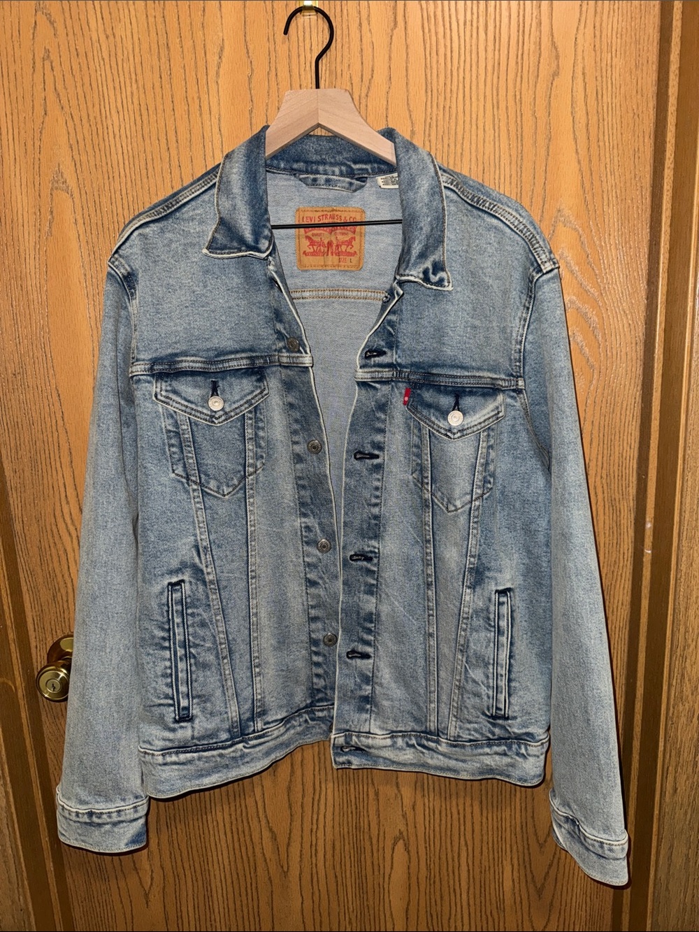 Levi's Men's Light Blue Denim Trucker Jacket (RETRO)
